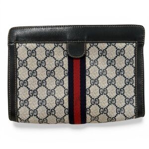 Gucci Sherry Line GG Supreme Clutch Bag